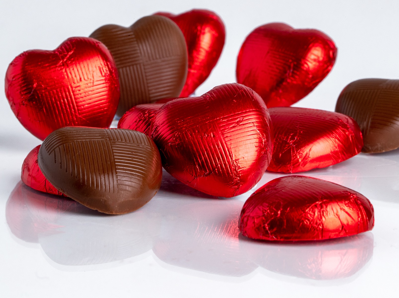 Red Foiled Milk Chocolate Hearts 1kg (Approx 160 pcs)
